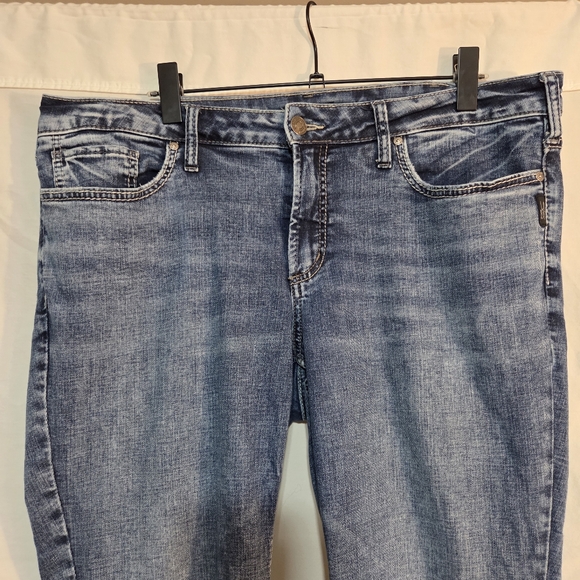 Silver Jeans Suki Size 18 Mid Rise Straight Leg Slightly Distressed - Picture 7 of 13